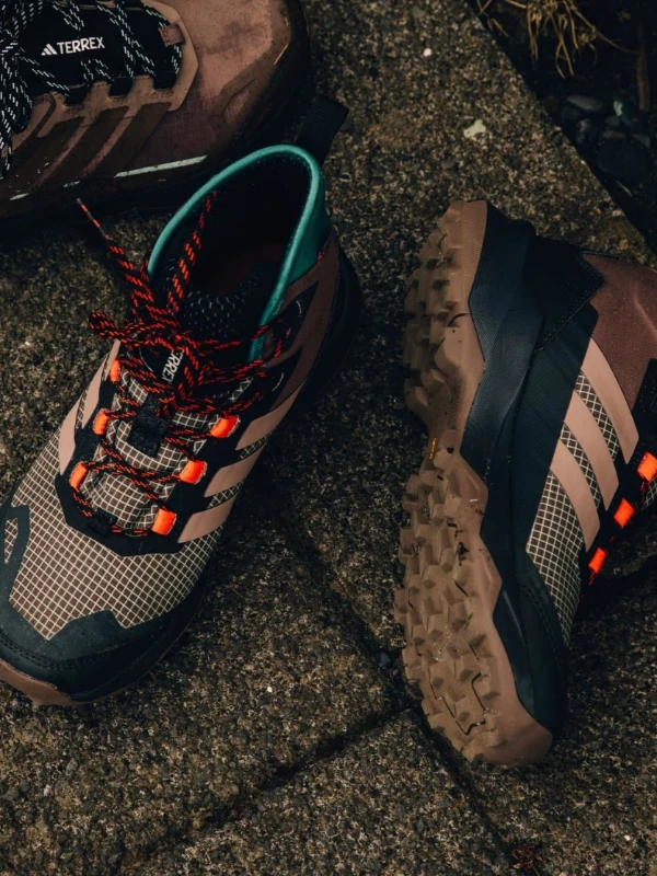 Adidas Kış Ürünlerinde %40 İndirim